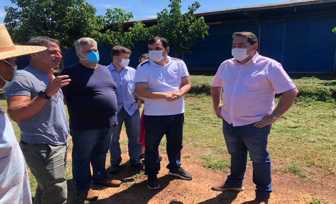 Secretário Nenê Junqueira e senador Márcio Bittar visitam produtores em Brasiléia